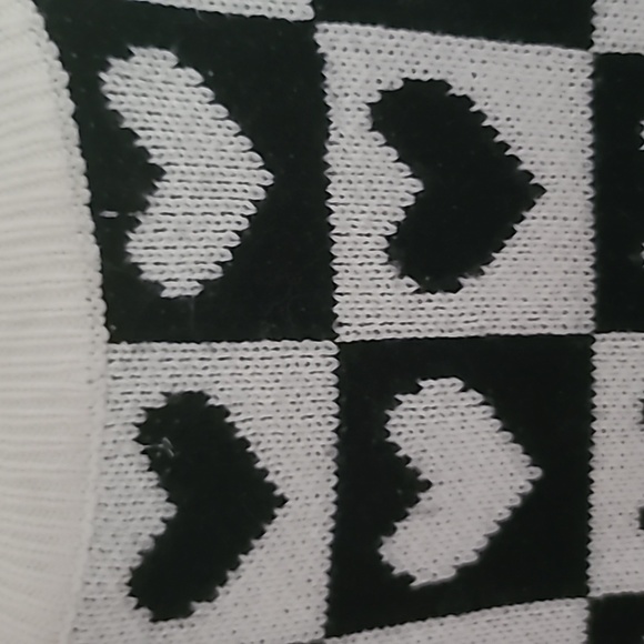 - B&W Checkered Heart Sweater Vest - Picture 5 of 7